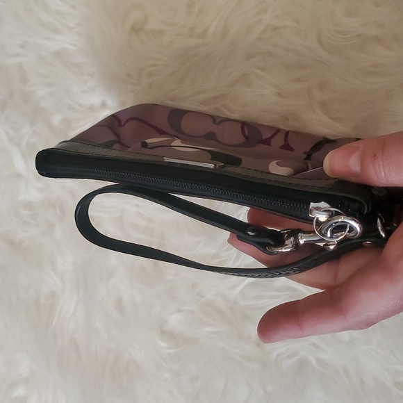 Coach wristlet - Picture 6 of 7